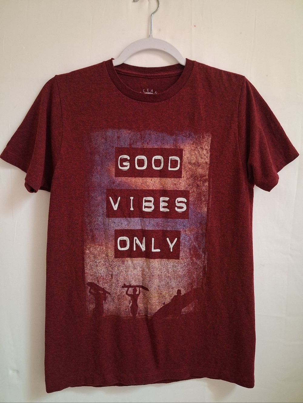 Ocean Current  Brand “Good Vibes Only” Graphic Tee Size L Red Short Sleeve Casua